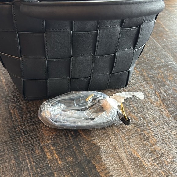 Melie Bianco Lyndsey Vegan Leather Woven Crossbody Purse Black NWT Anthropology - Picture 4 of 7